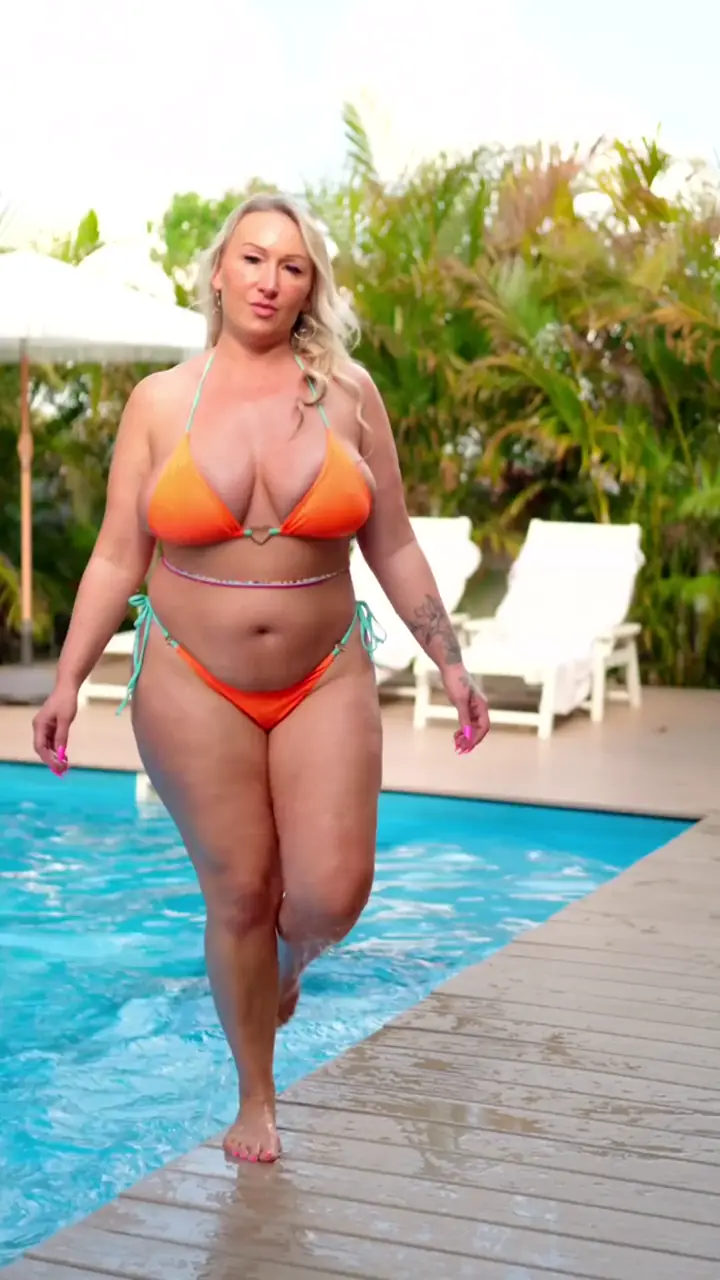 All You Need This Summer Is Wet Pool And Thick Girl