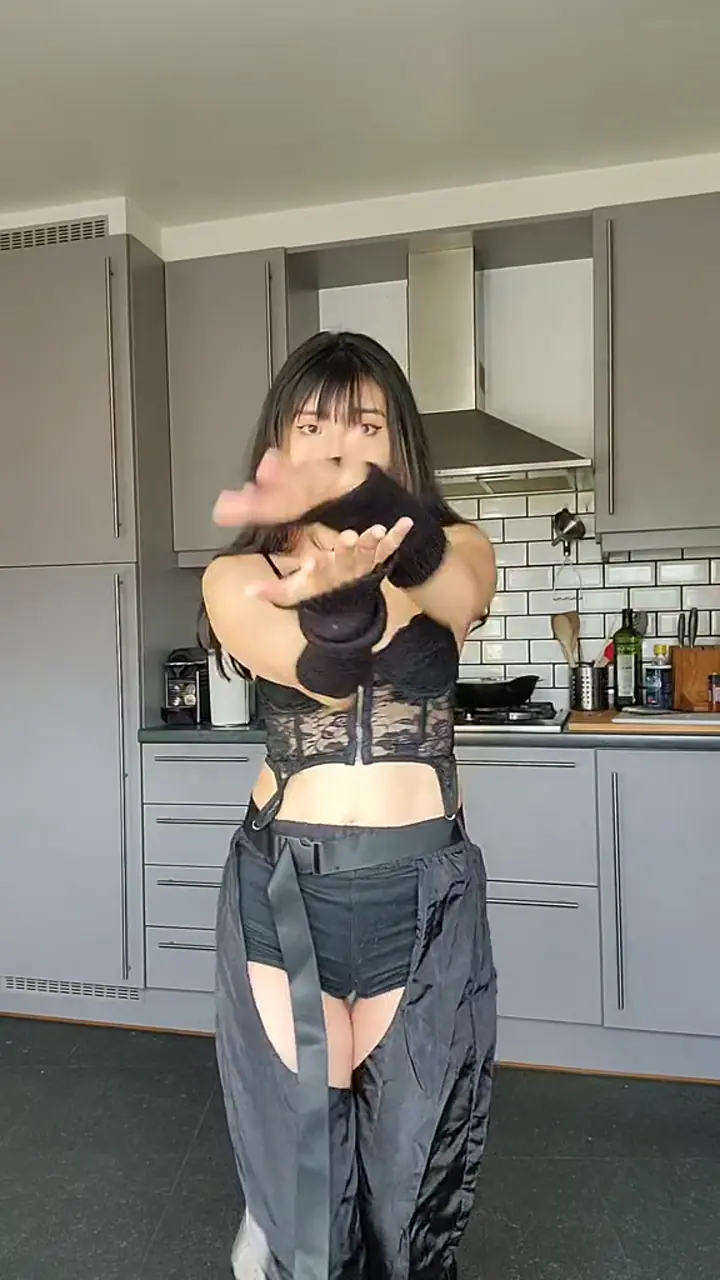 Meowko Teen Hot Dance In Sexy Outfit